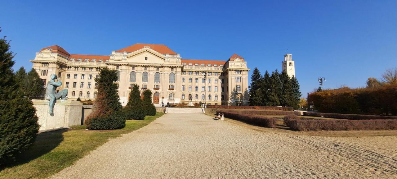 City Life Apartment Debrecen Esterno foto
