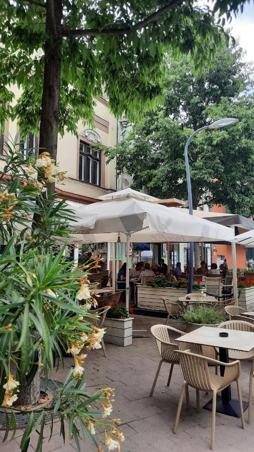 City Life Apartment Debrecen Esterno foto